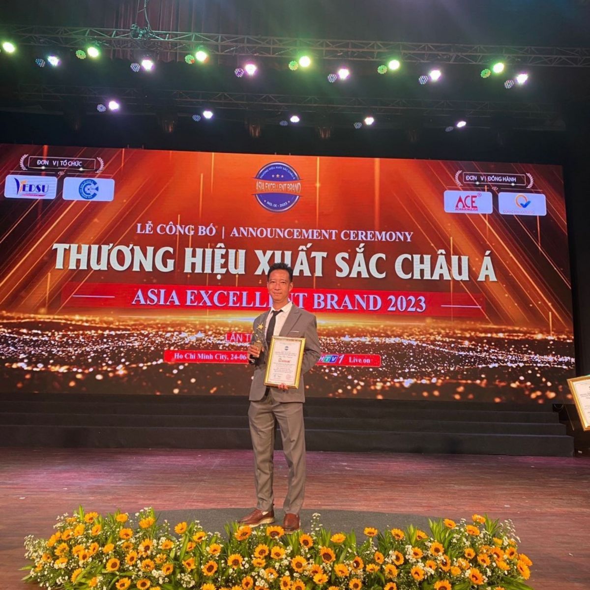Danh hiệu "Top 100 thương hiệu xuất sắc nhất châu á năm 2023"