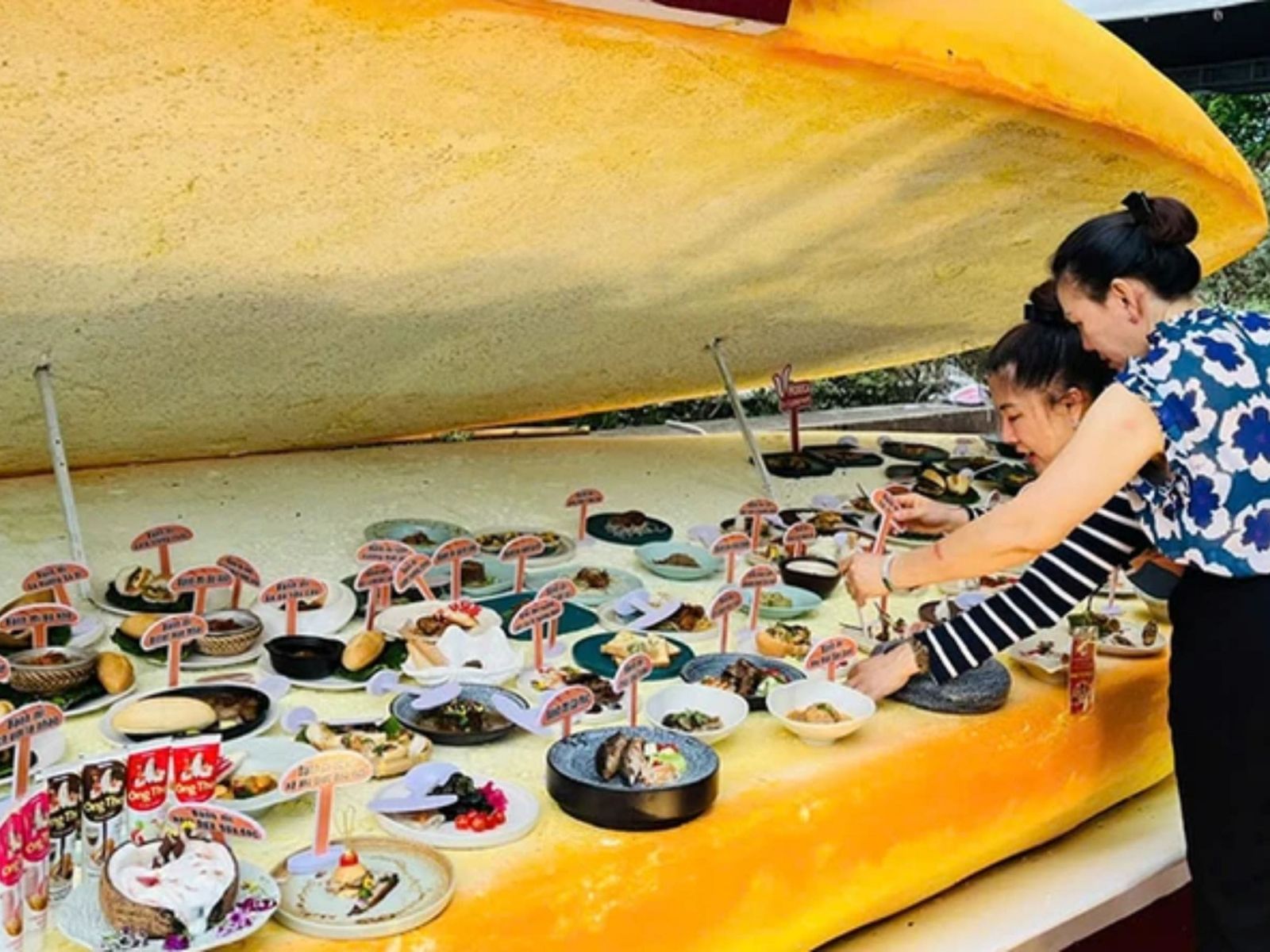 Gian hàng trưng bày bánh mì tại lễ hội bánh Việt Nam lần 3 năm 2024