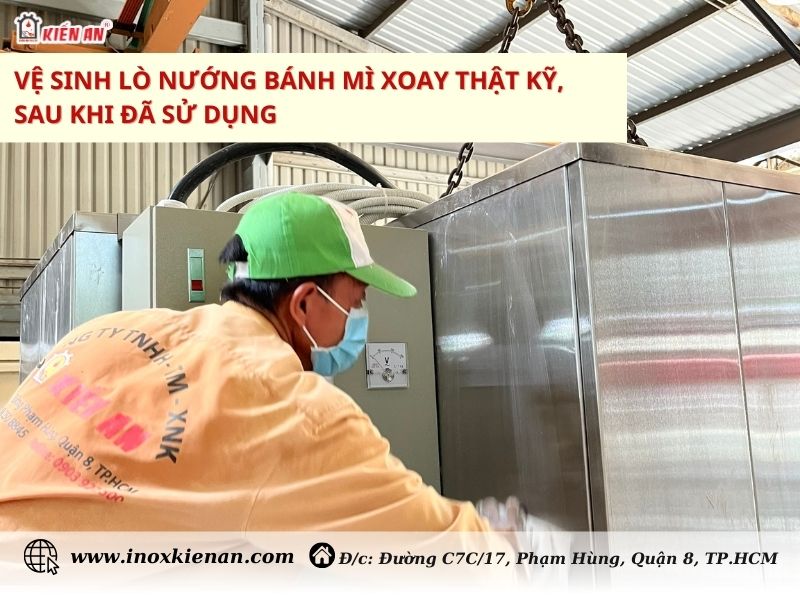 Vệ sinh lò nướng bánh mì xoay